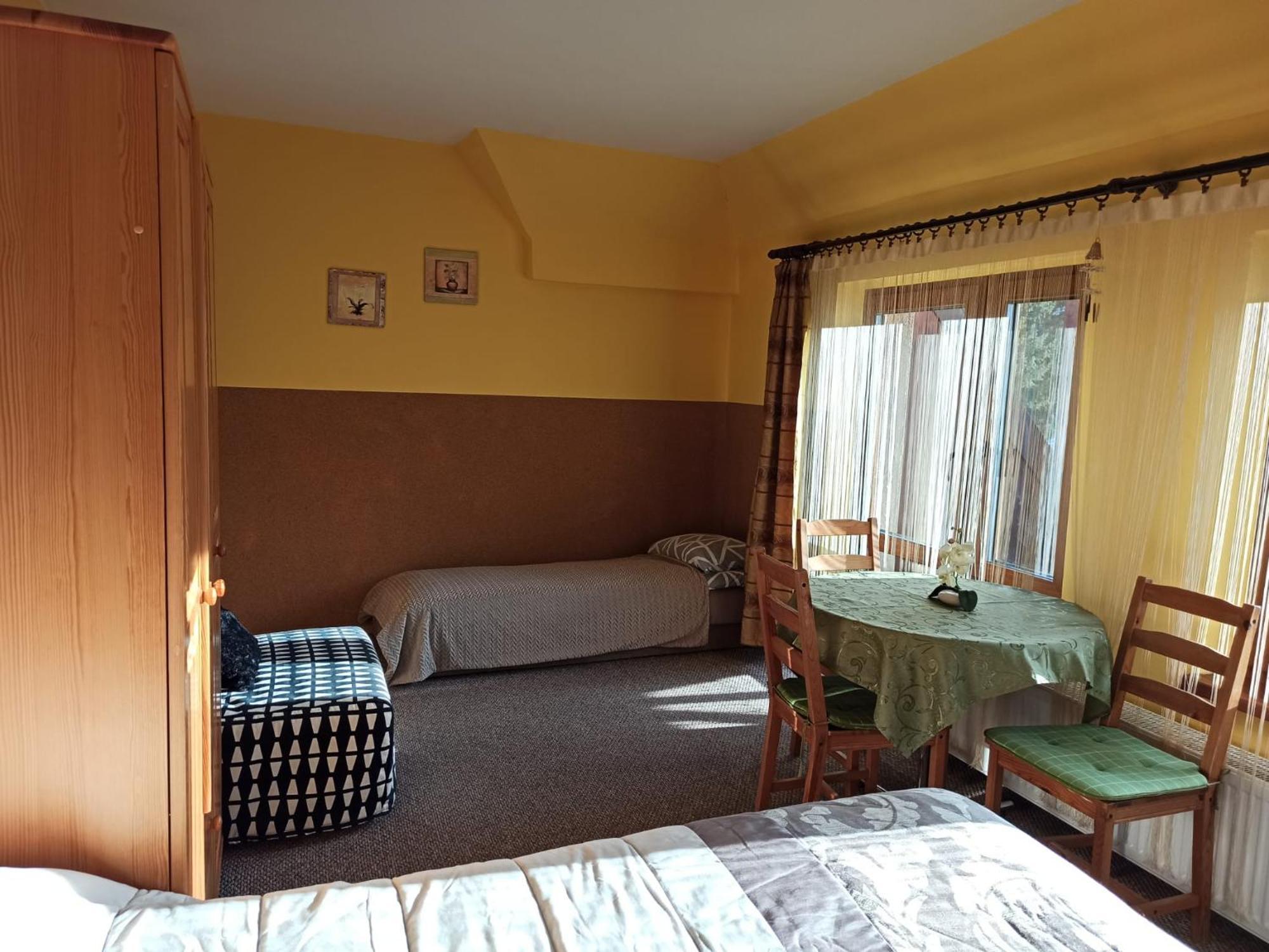 Olimp Pokoje I Apartamenty 슈차이르크 외부 사진