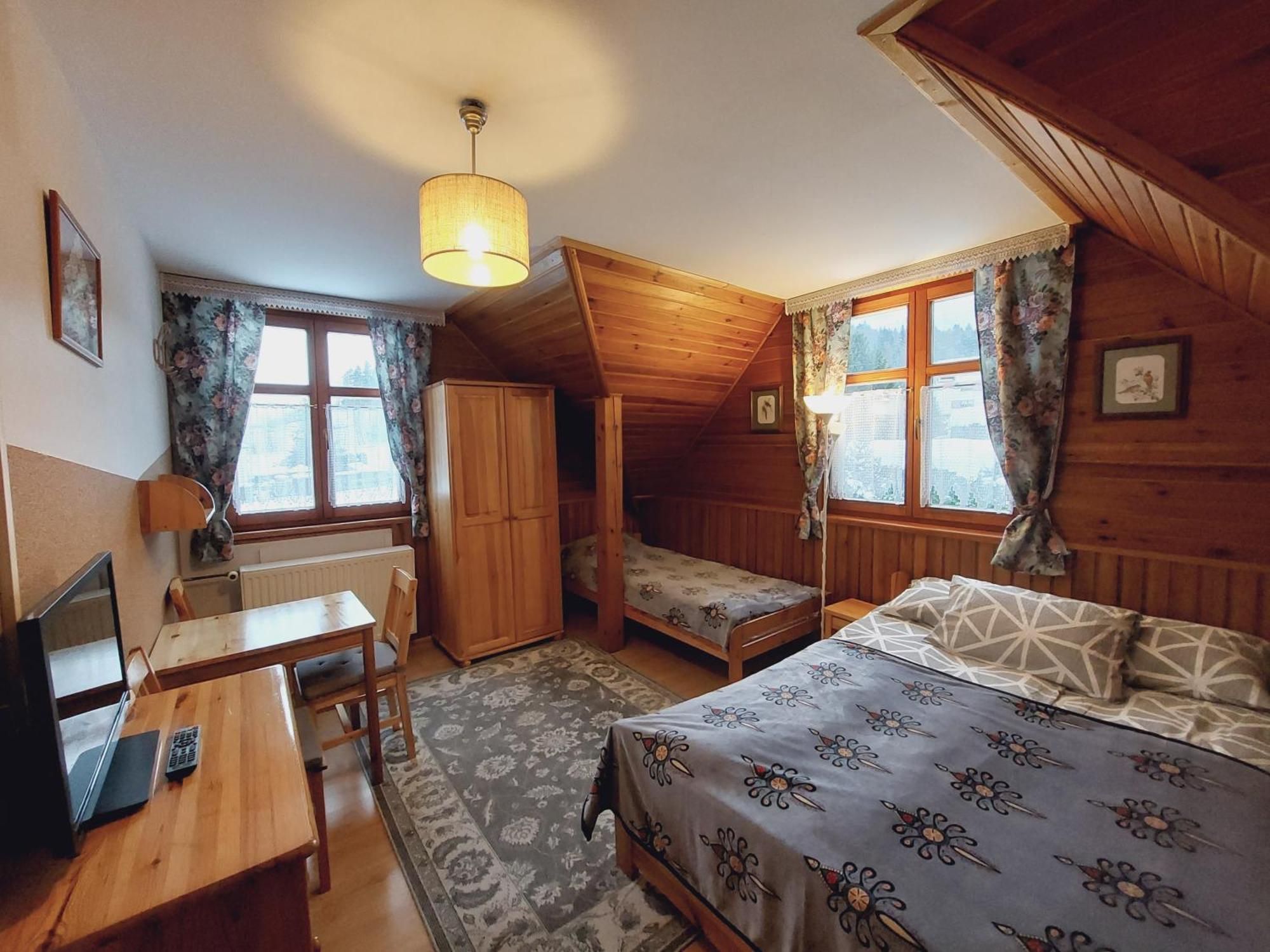Olimp Pokoje I Apartamenty 슈차이르크 외부 사진